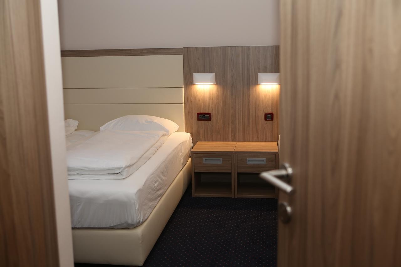Hotel Ana Gospic Exterior photo